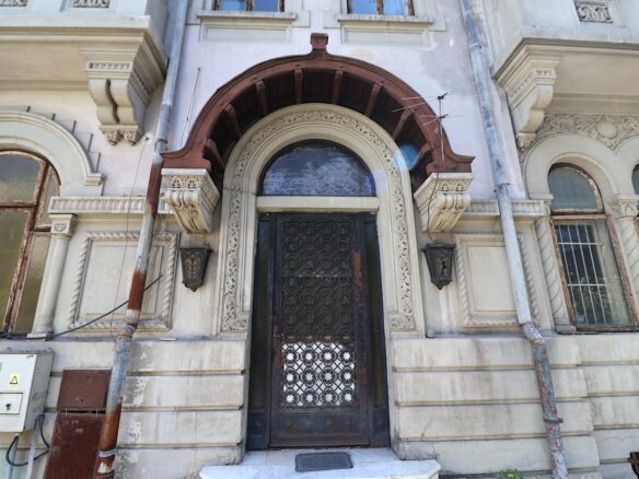 House Of 220 M² With Neo-romanian Style In Rosetti Square