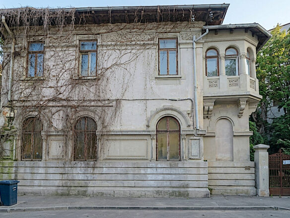 House Of 220 M² With Neo-romanian Style In Rosetti Square