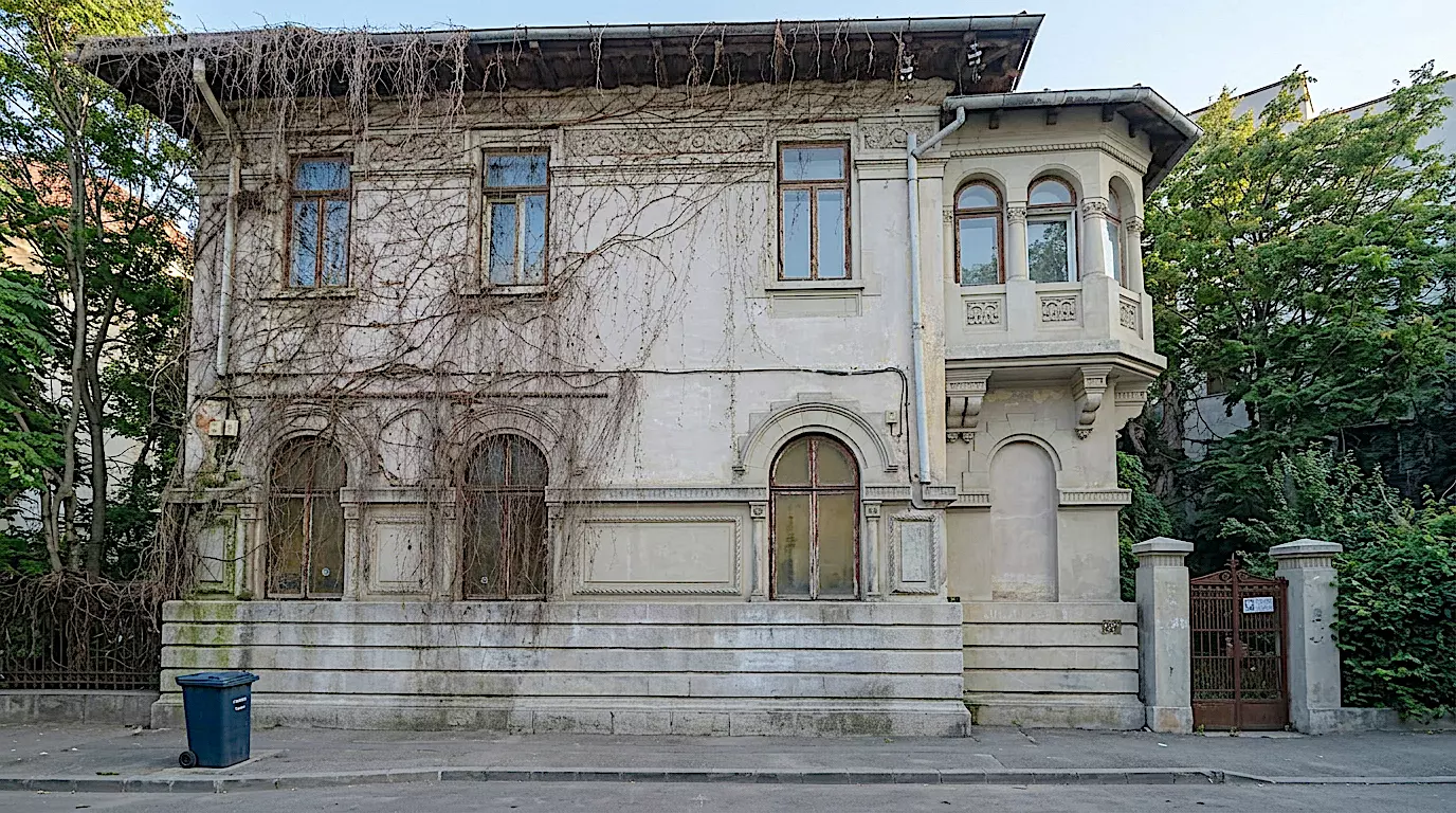 House Of 220 M² With Neo-romanian Style In Rosetti Square