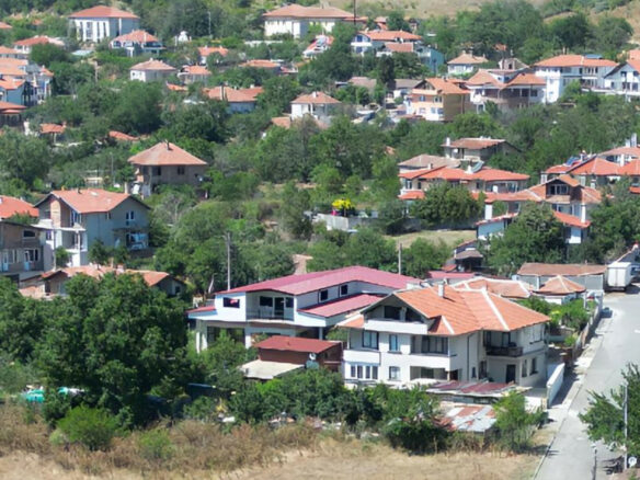 House Of 200 M² With Private Land Plot, Sea Views, And Mountain Views 210000 Euro