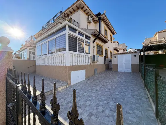 House Of 82 M² With Sea Views In Orihuela Costa