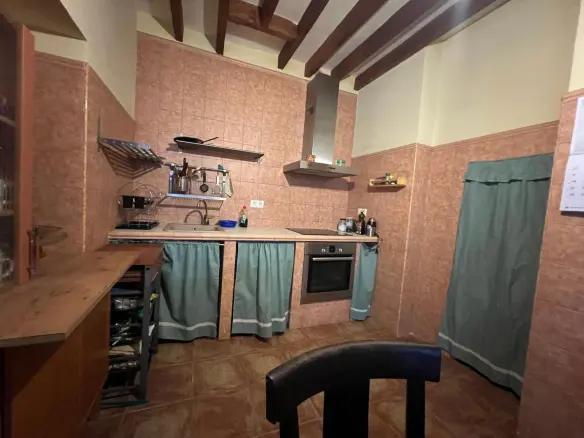 House Of 186 M² With Features In Pinoso, Spain