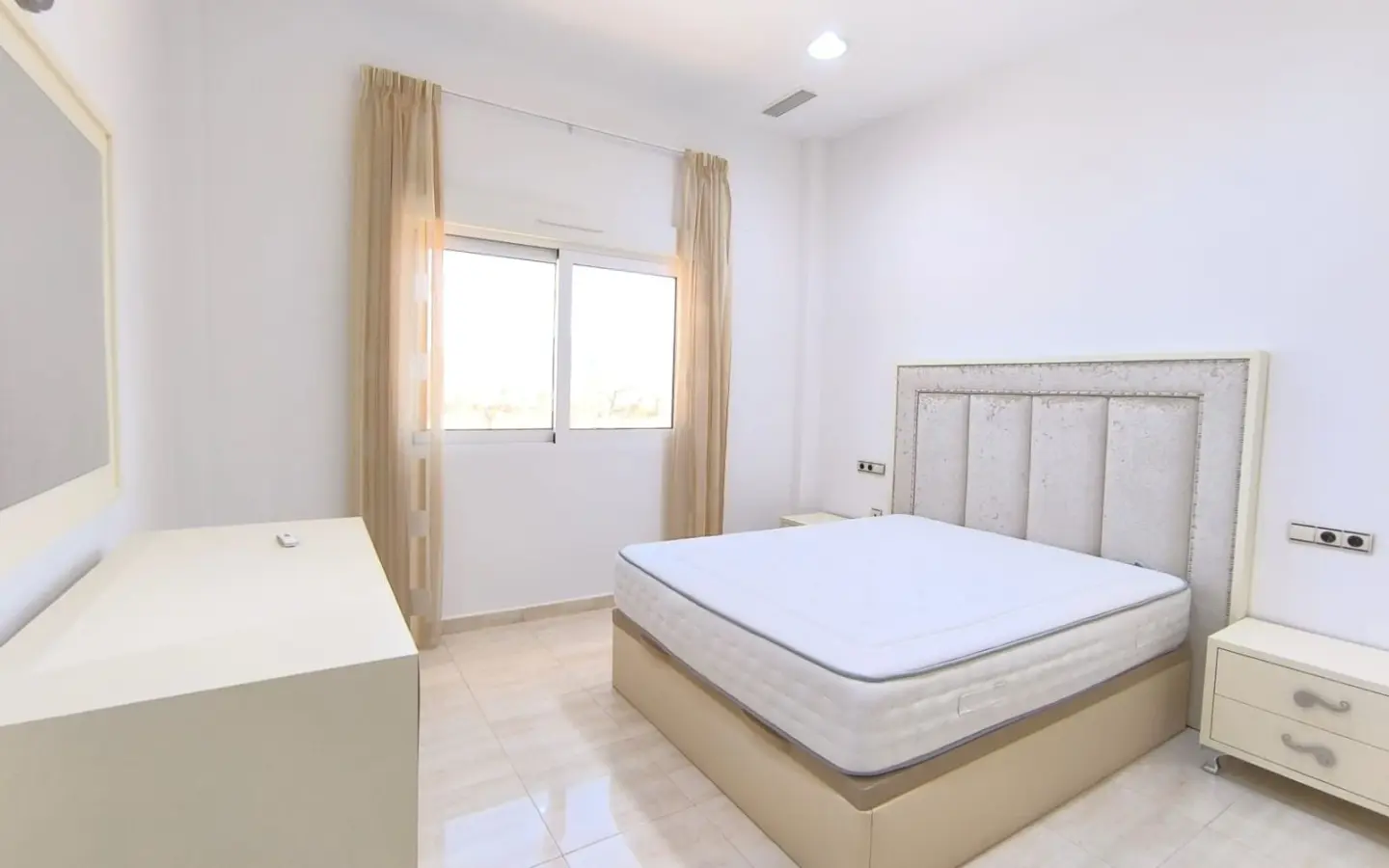 4-bedroom Villa In Pinoso, Spain (209 M²)