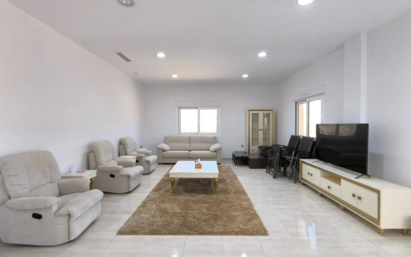 4-bedroom Villa In Pinoso, Spain (209 M²)