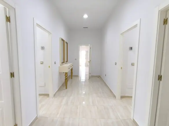 4-bedroom Villa In Pinoso, Spain (209 M²)
