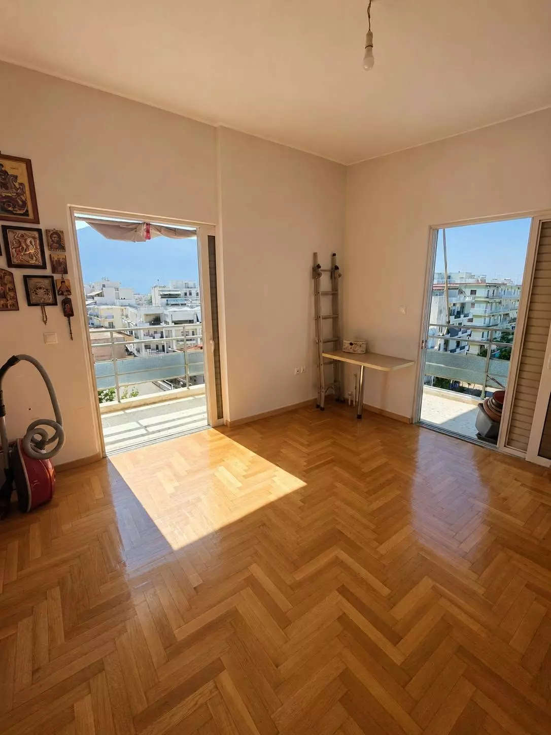 Apartment Of 56 M² With Corner Location In Kalamata City Centre