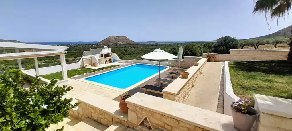 Commercial Property Of 2000 M² With Ocean Views In Palekastro, Crete