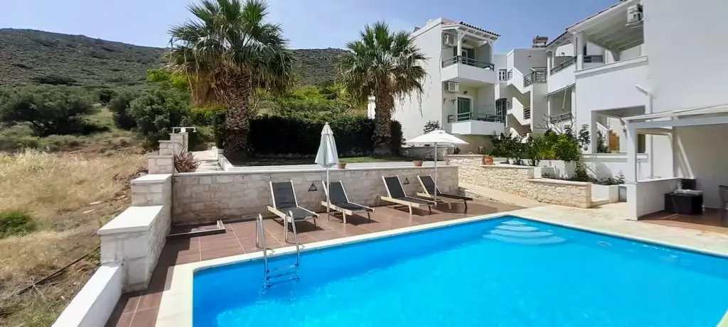 Commercial Property Of 2000 M² With Ocean Views In Palekastro, Crete