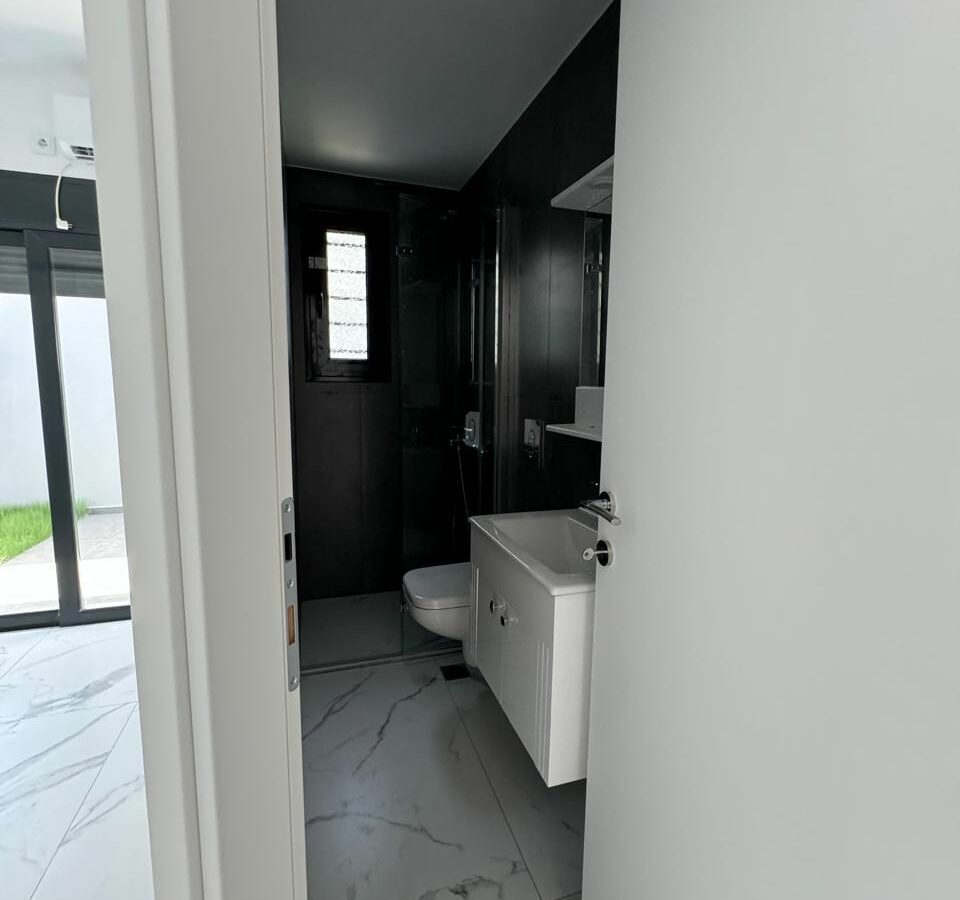 Villa Of 250 M² With Beachfront In Kokkoni, Velo