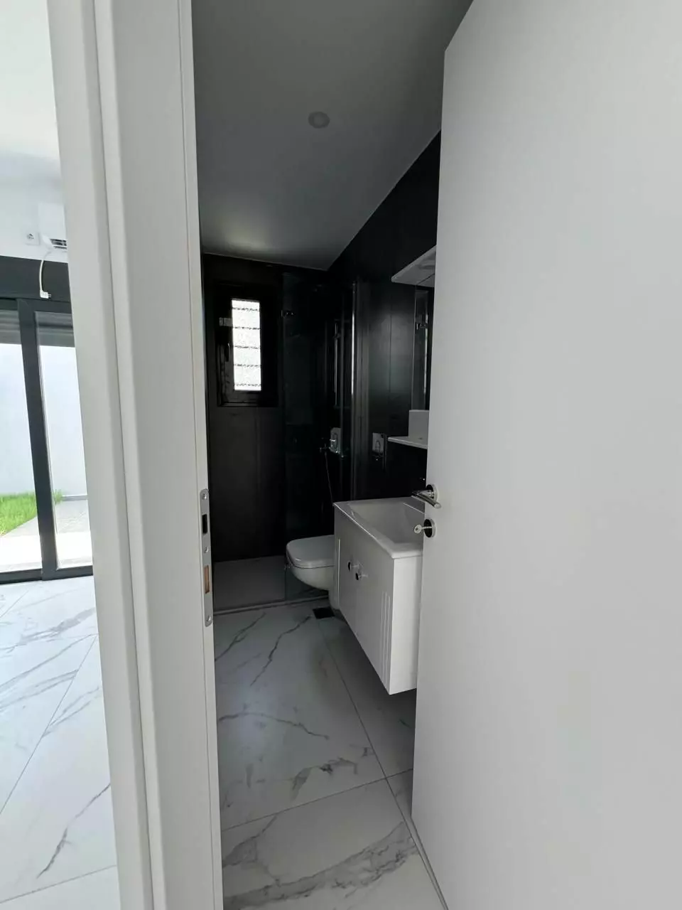Villa Of 250 M² With Beachfront In Kokkoni, Velo
