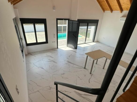 Villa Of 250 M² With Beachfront In Kokkoni, Velo
