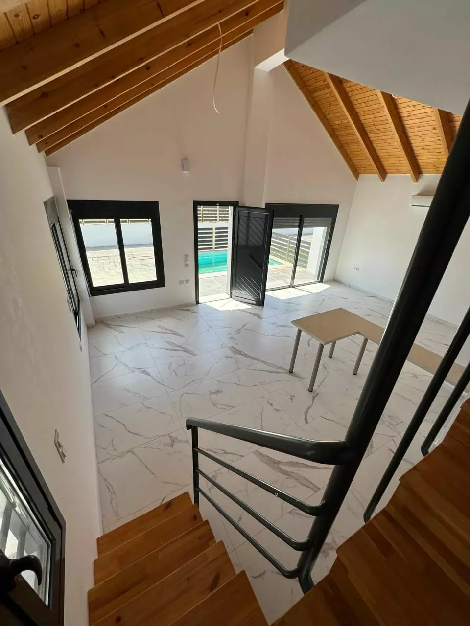 Villa Of 250 M² With Beachfront In Kokkoni, Velo