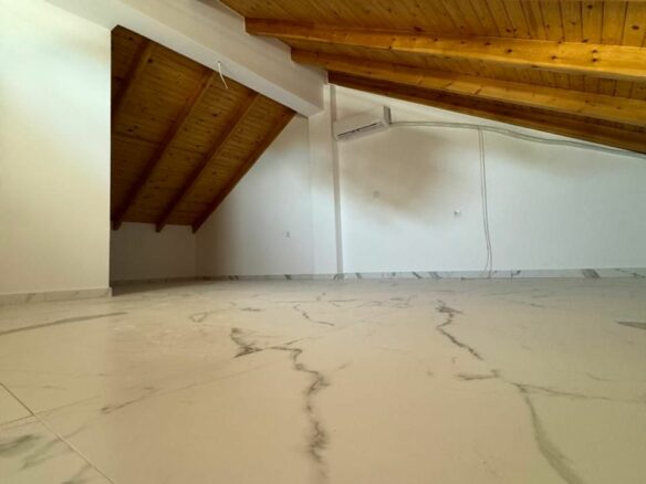 Villa Of 250 M² With Beachfront In Kokkoni, Velo