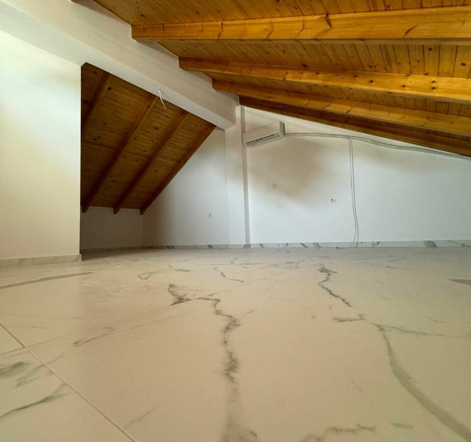 Villa Of 250 M² With Beachfront In Kokkoni, Velo