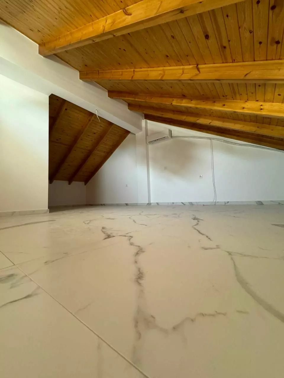 Villa Of 250 M² With Beachfront In Kokkoni, Velo