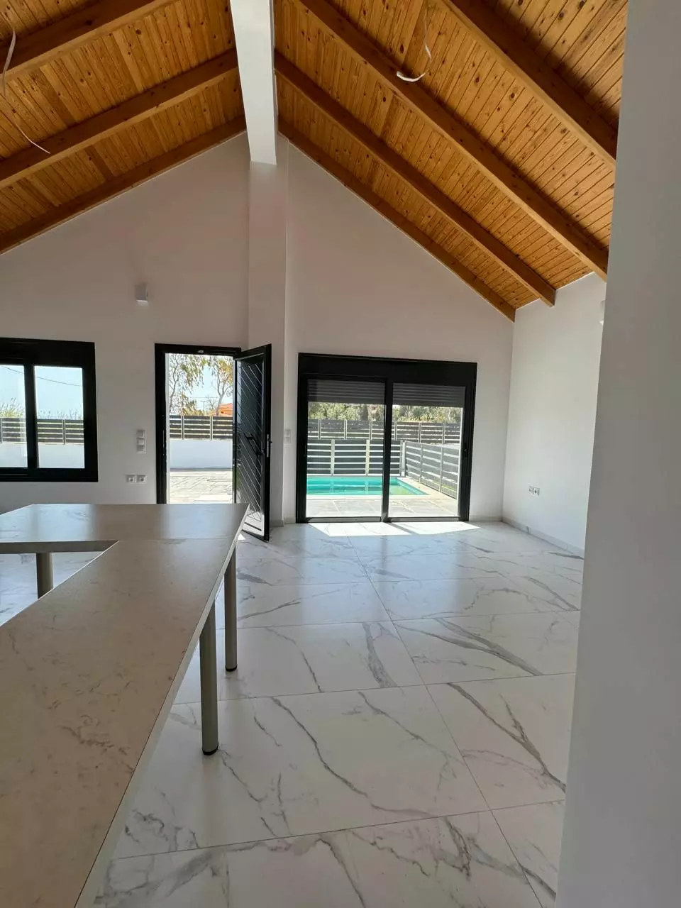 Villa Of 250 M² With Beachfront In Kokkoni, Velo