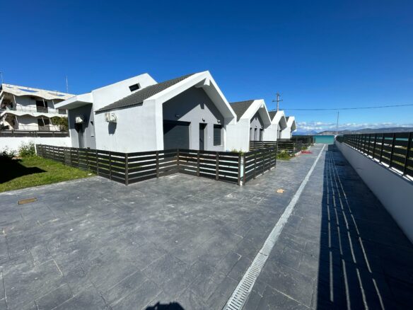 Villa Of 250 M² With Beachfront In Kokkoni, Velo