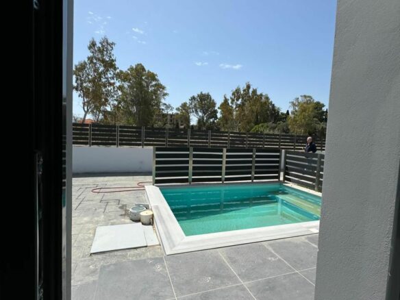 Villa Of 250 M² With Beachfront In Kokkoni, Velo