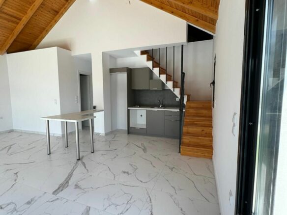 Villa Of 250 M² With Beachfront In Kokkoni, Velo