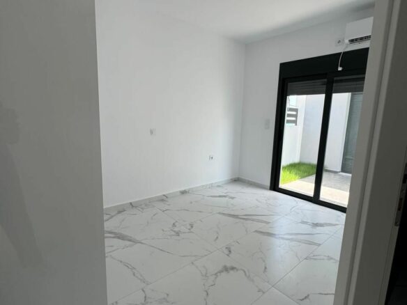 Villa Of 250 M² With Beachfront In Kokkoni, Velo