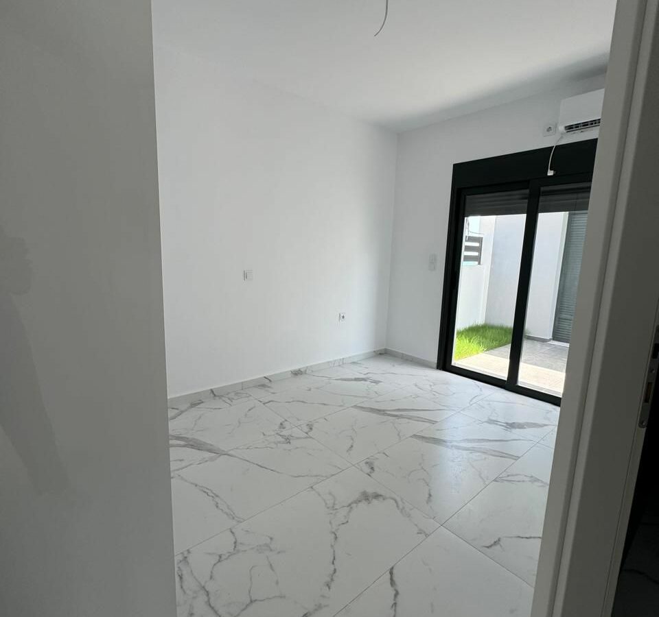 Villa Of 250 M² With Beachfront In Kokkoni, Velo