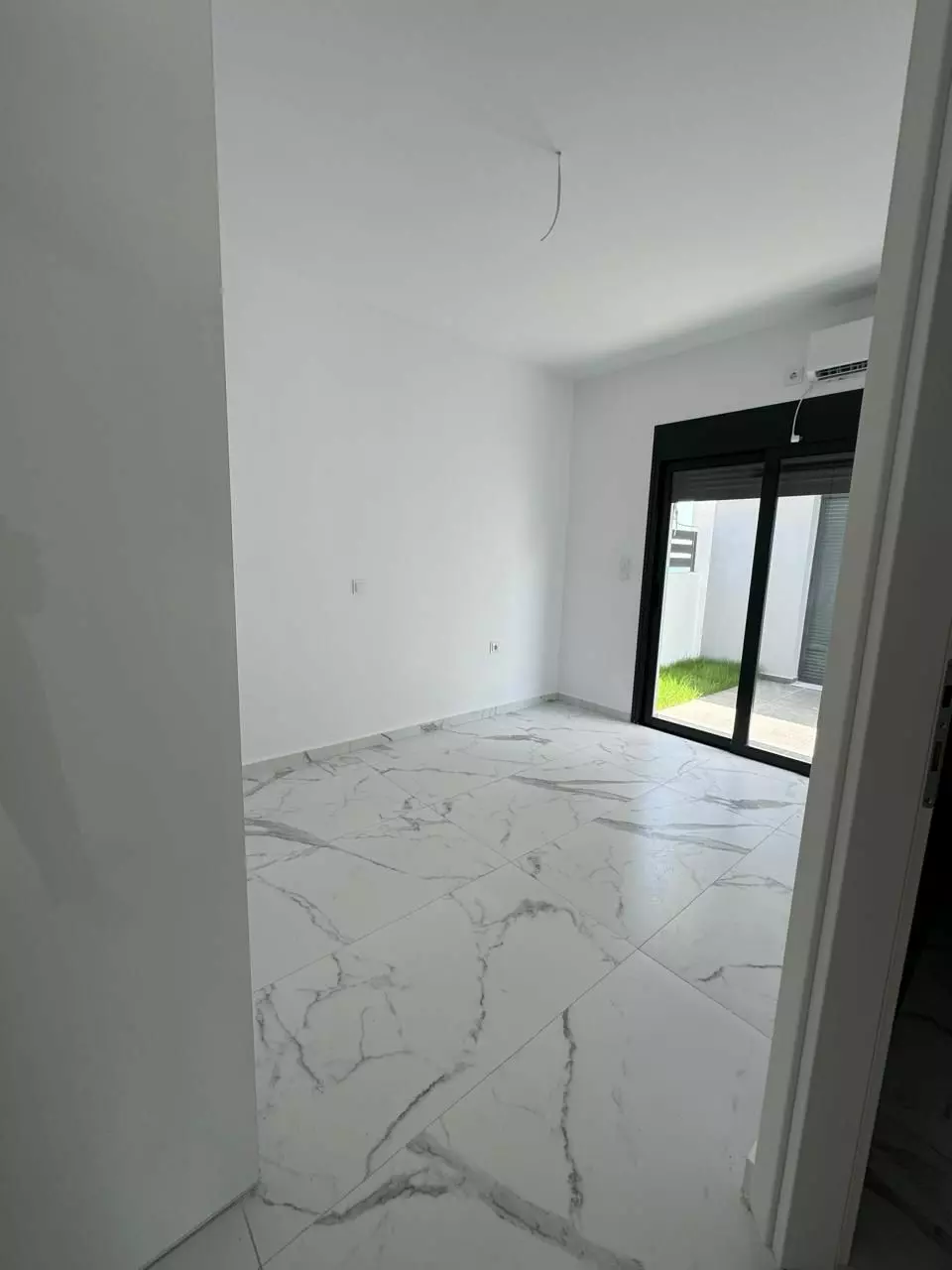 Villa Of 250 M² With Beachfront In Kokkoni, Velo