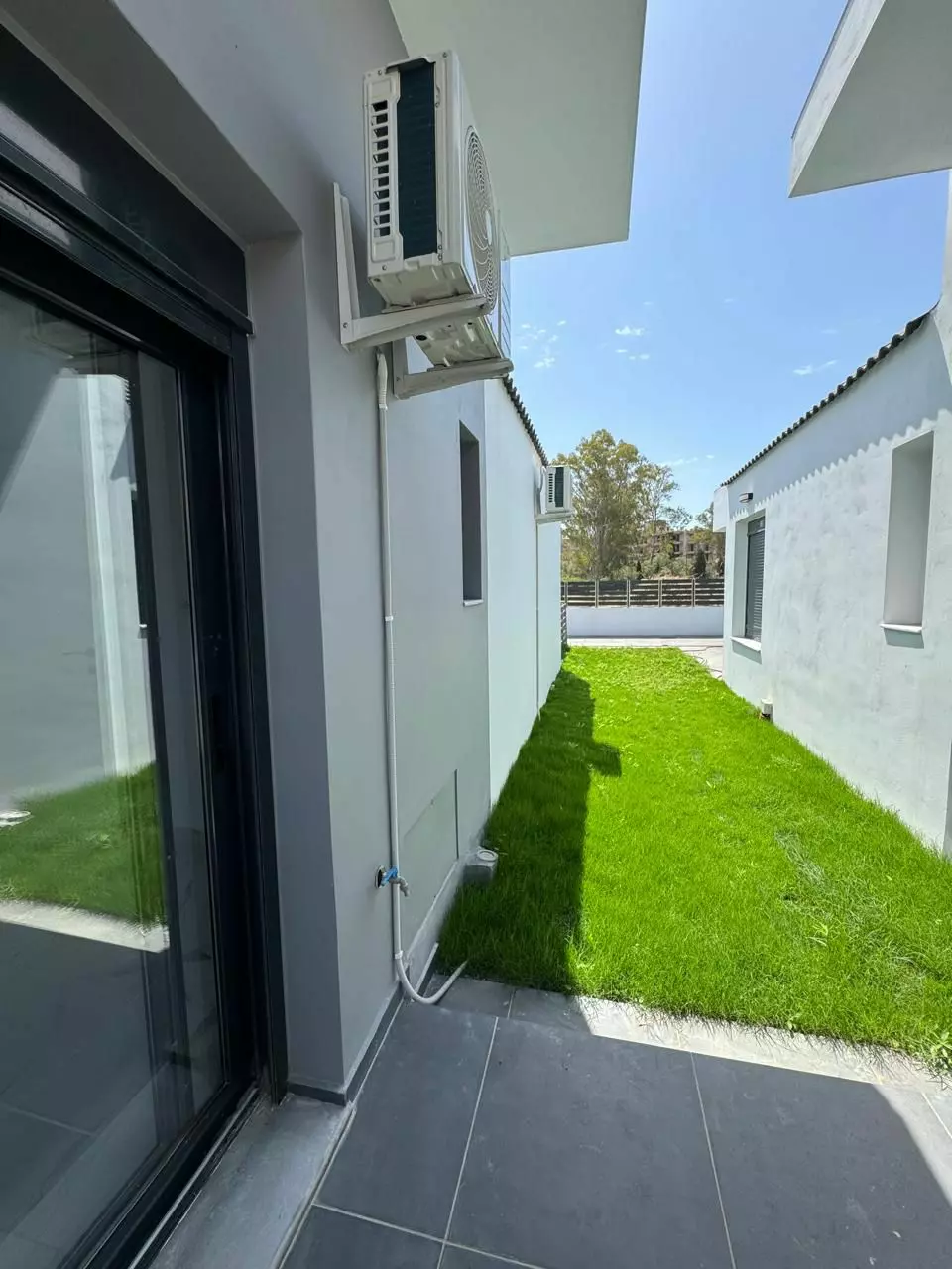 Villa Of 250 M² With Beachfront In Kokkoni, Velo