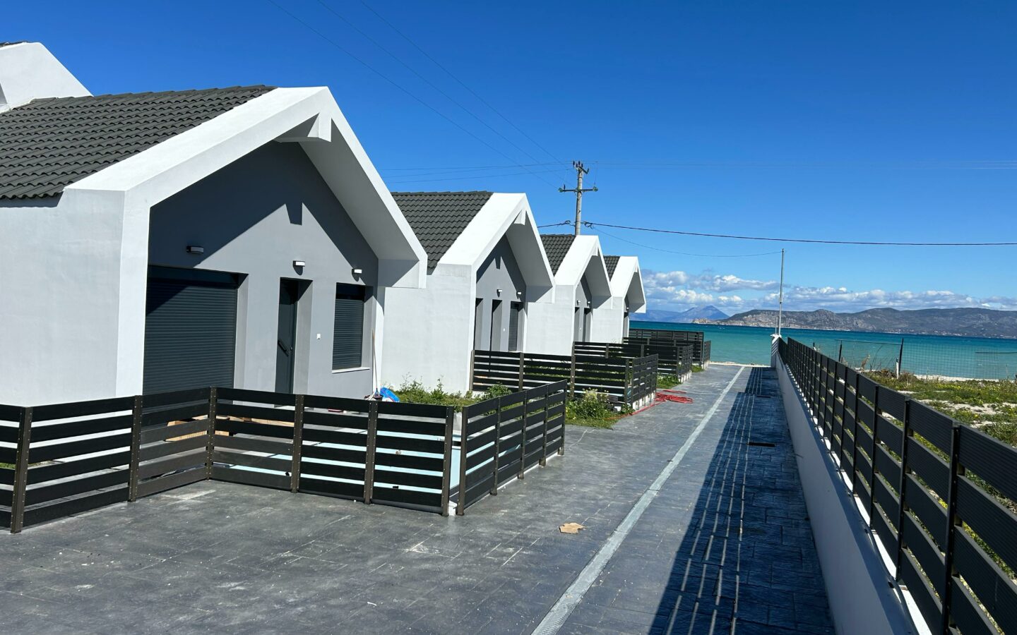 Villa Of 250 M² With Beachfront In Kokkoni, Velo