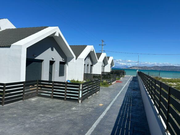 Villa Of 250 M² With Beachfront In Kokkoni, Velo