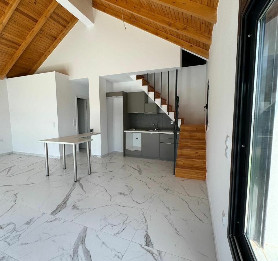 Villa Of 250 M² With Beachfront In Kokkoni, Velo