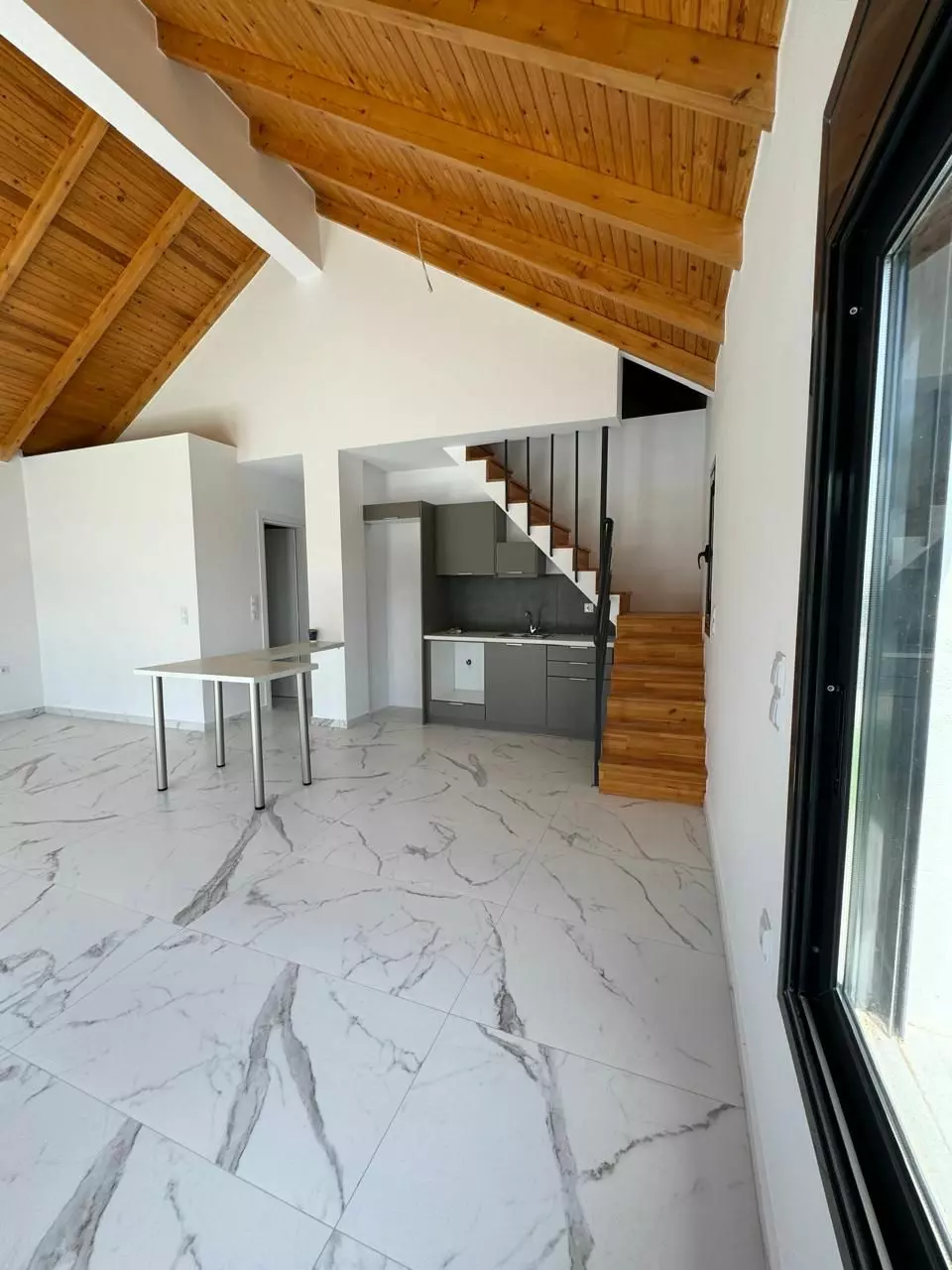 Villa Of 250 M² With Beachfront In Kokkoni, Velo