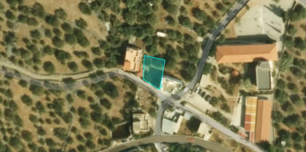Land Of 251 M² In Crete