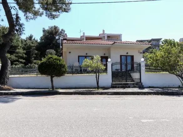 4-bedroom Detached House In Malesina, Greece (160 M²)