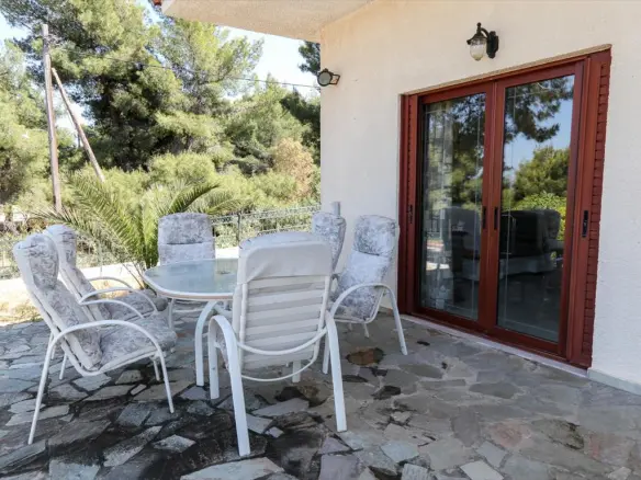4-bedroom Detached House In Malesina, Greece (160 M²)