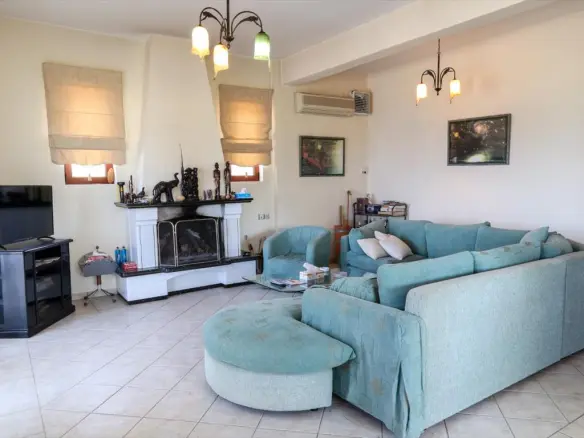 4-bedroom Detached House In Malesina, Greece (160 M²)