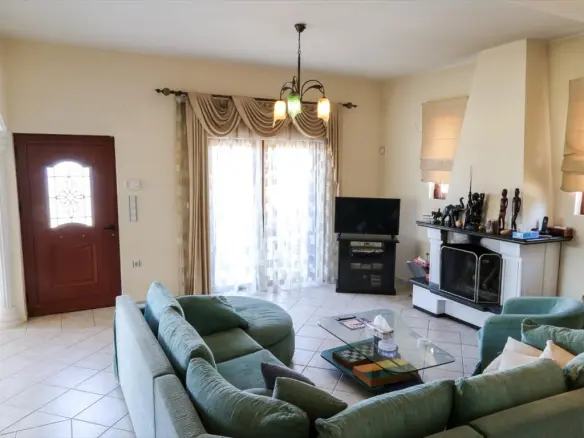 4-bedroom Detached House In Malesina, Greece (160 M²)