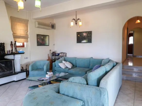 4-bedroom Detached House In Malesina, Greece (160 M²)
