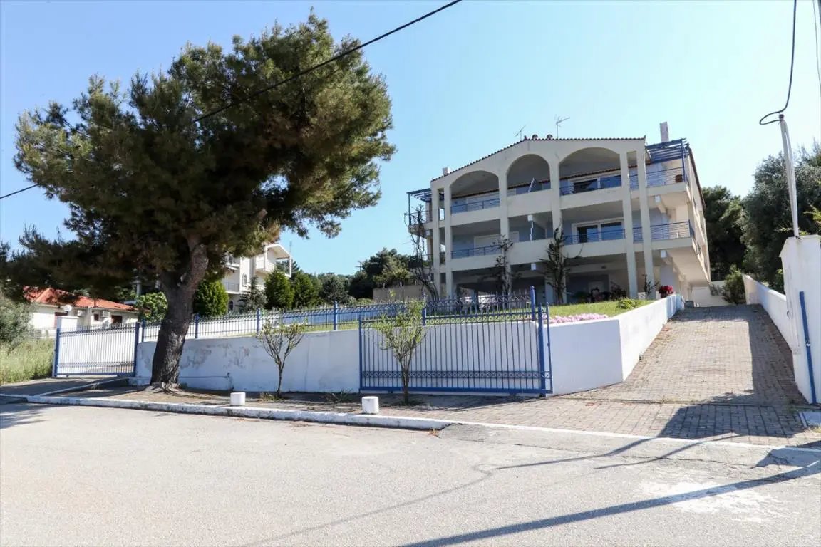 Detached House Of 400 M² In Central Greece