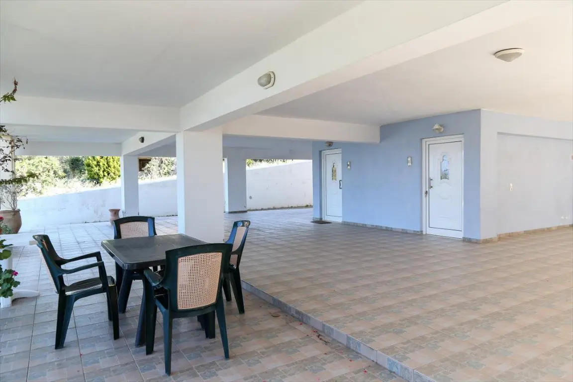 Detached House Of 400 M² In Central Greece