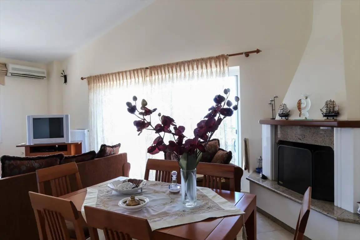 Detached House Of 400 M² In Central Greece
