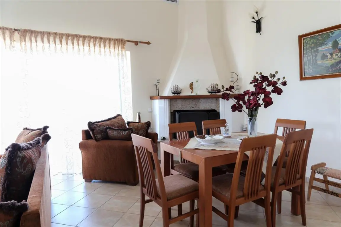 Detached House Of 400 M² In Central Greece
