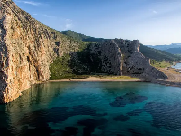 Land Of 23623 M² In Central Greece