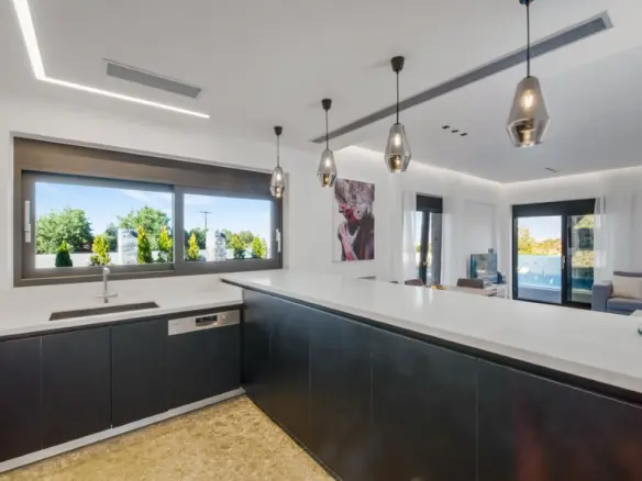 7-bedroom Villa In Chersonisos, Greece (240 M²)