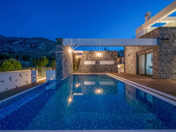7-bedroom Villa In Chersonisos, Greece (240 M²)