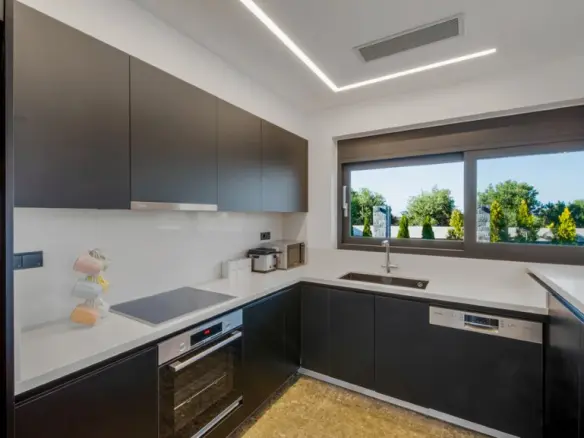7-bedroom Villa In Chersonisos, Greece (240 M²)