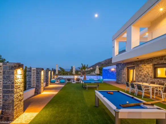 7-bedroom Villa In Chersonisos, Greece (240 M²)