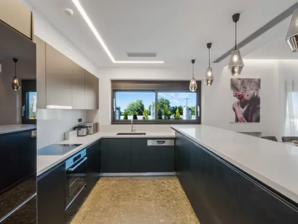 7-bedroom Villa In Chersonisos, Greece (240 M²)
