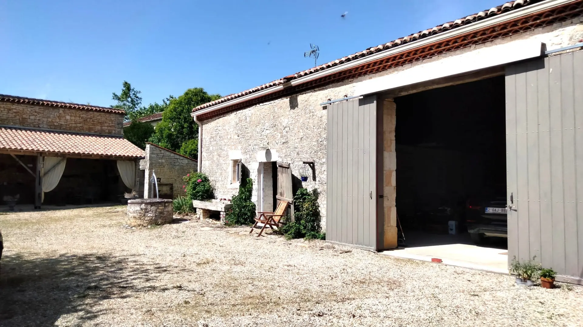 Old Stone Longère Of 250 M² With Guesthouse, Barn, Pool, And Views Near Angoulême