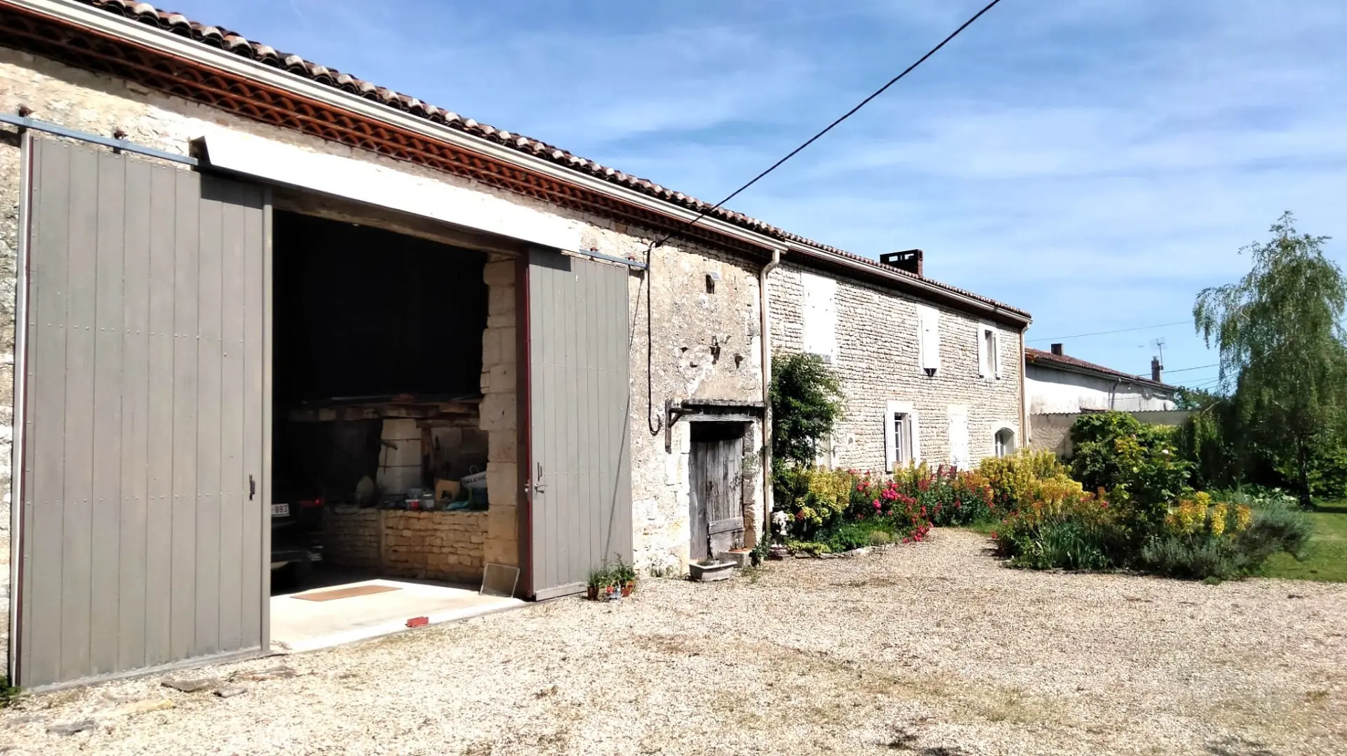 Old Stone Longère Of 250 M² With Guesthouse, Barn, Pool, And Views Near Angoulême