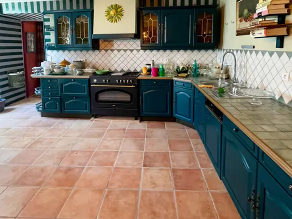6-bedroom Village House In Trausse, France (260 M²)